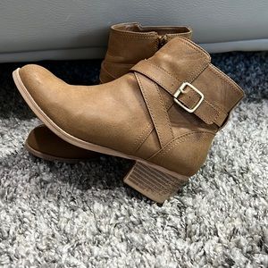 Brown boots size 4